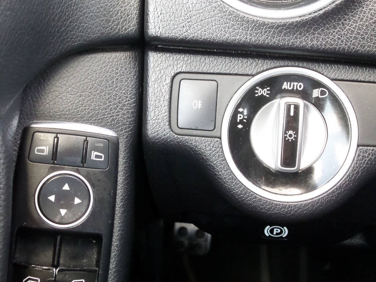 Used 2012 Mercedes-Benz C 250 Sedan image 25