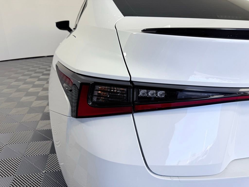 Used 2023 Lexus IS 500 image 29