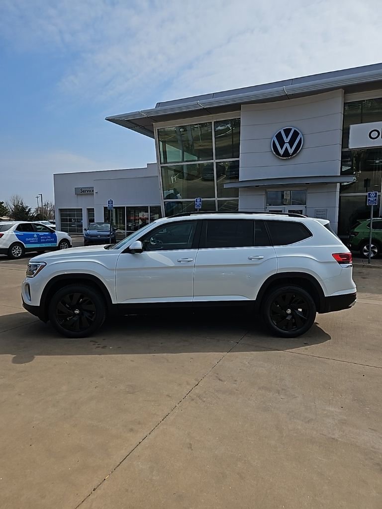 New 2026 Volkswagen Atlas SE image 8