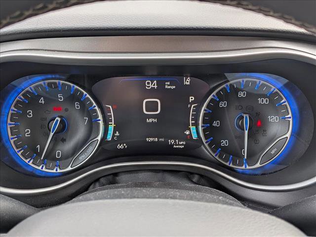 Used 2022 Chrysler Pacifica Touring-L image 11