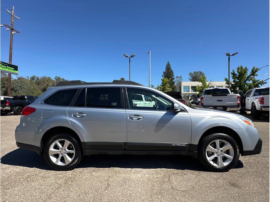 Used 2013 Subaru Outback 3.6R Limited AWD/4WD image 9
