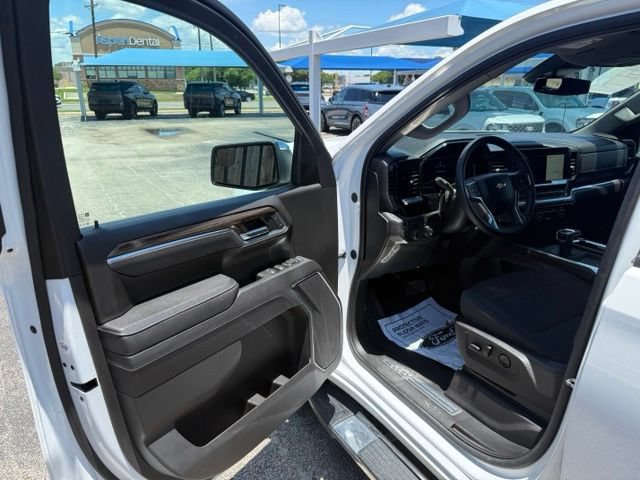 Used 2025 Chevrolet Silverado 1500 LT AWD/4WD image 13