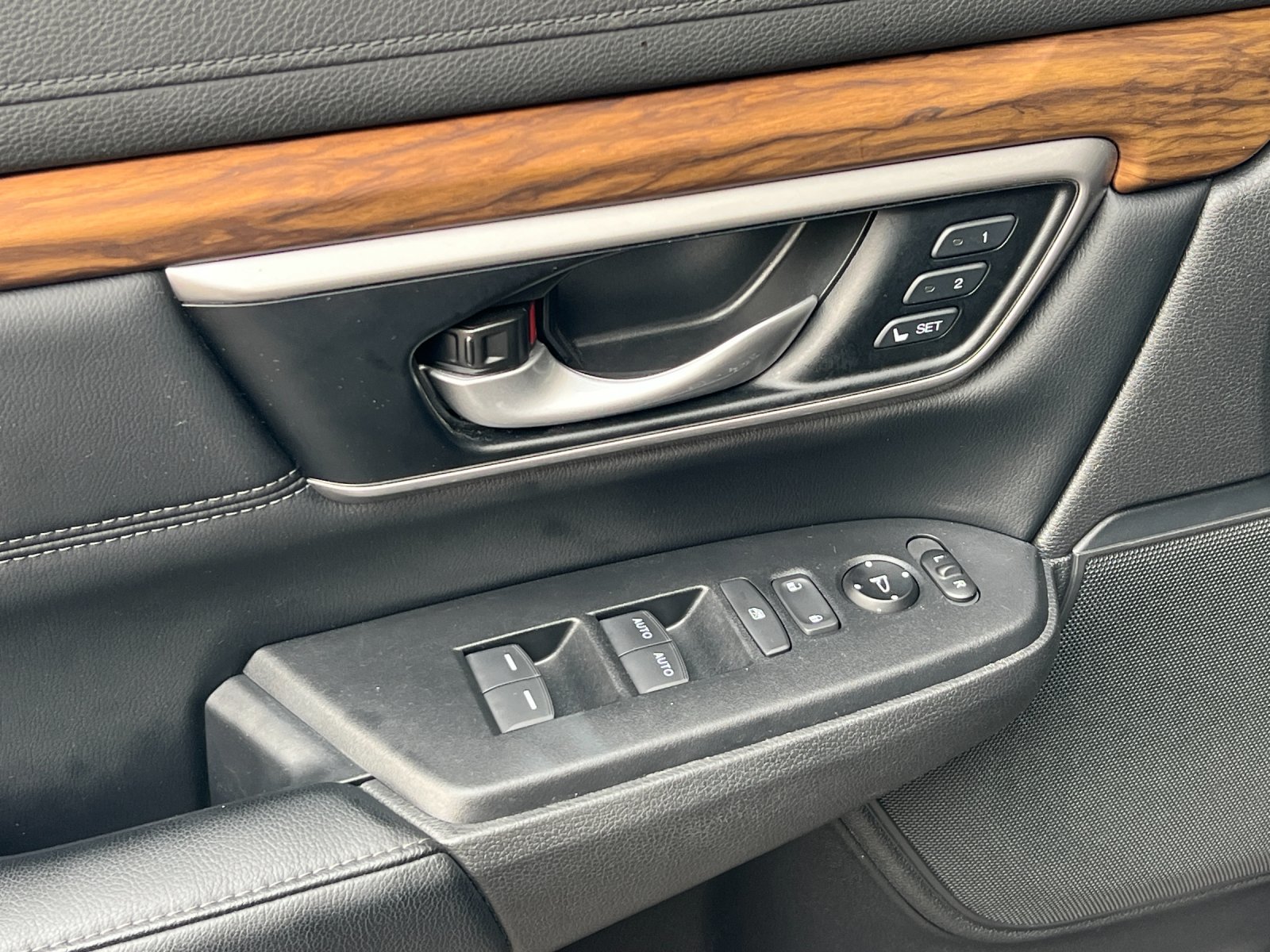 Used 2022 Honda CR-V Touring image 11