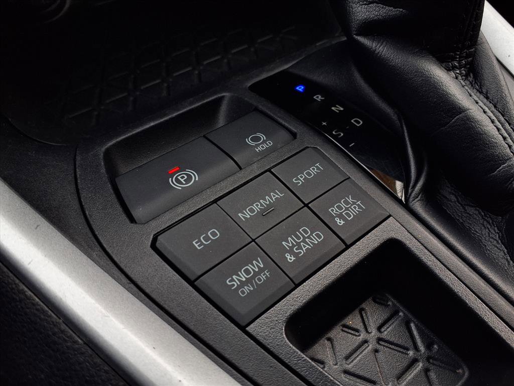 Used 2023 Toyota RAV4 LE image 22