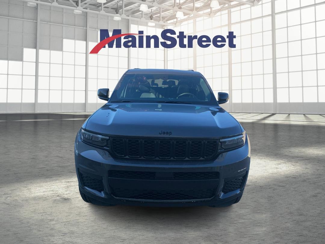 Used 2025 Jeep Grand Cherokee L Altitude image 8