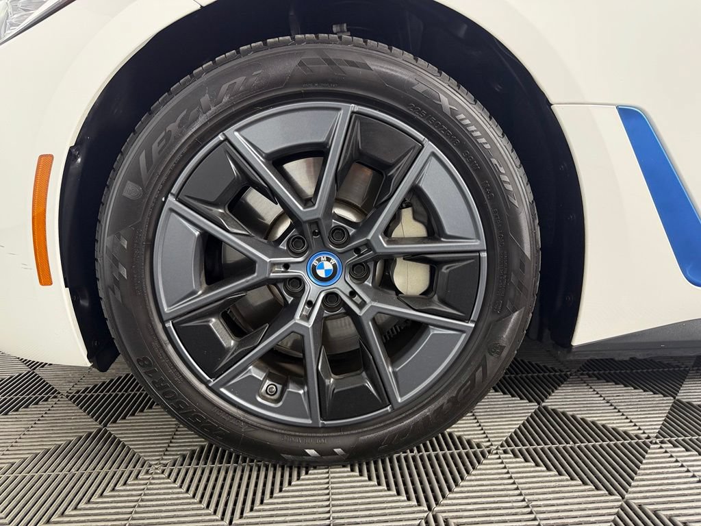 Used 2023 BMW i4 eDrive35 RWD image 11