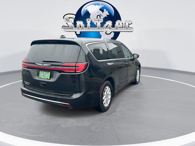 Certified 2024 Chrysler Pacifica Touring-L image 9