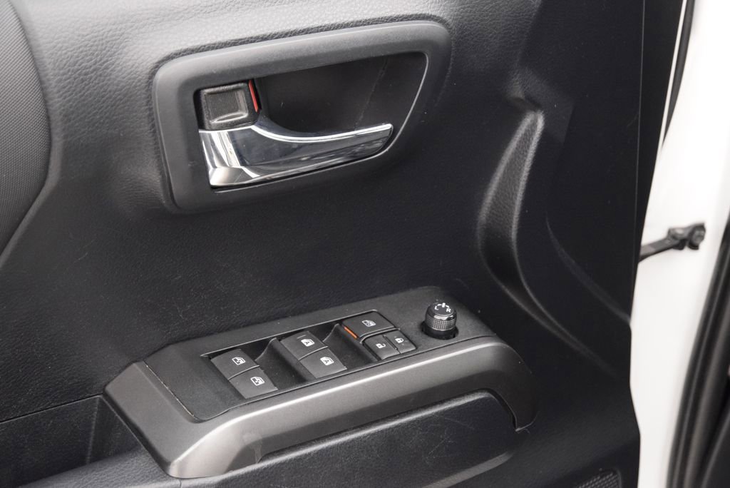 Used 2019 Toyota Tacoma TRD Sport w/ Technology Package AWD/4WD image 18