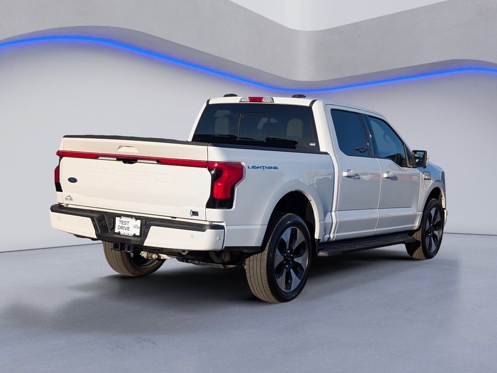 Used 2022 Ford F150 Lightning Platinum image 8
