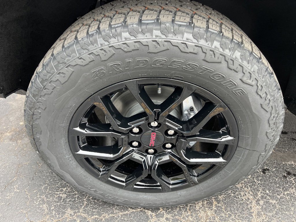 New 2026 GMC Canyon Denali w/ LPO, Denali Black Edition image 2