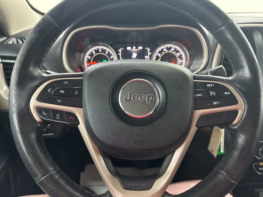 Used 2015 Jeep Cherokee Latitude w/ Cold Weather Group AWD/4WD image 34