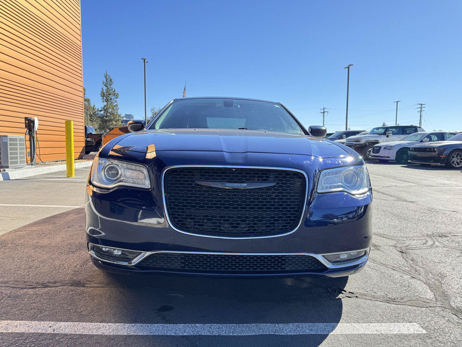 Used 2015 Chrysler 300 Limited w/ Driver Convenience Group AWD/4WD image 8