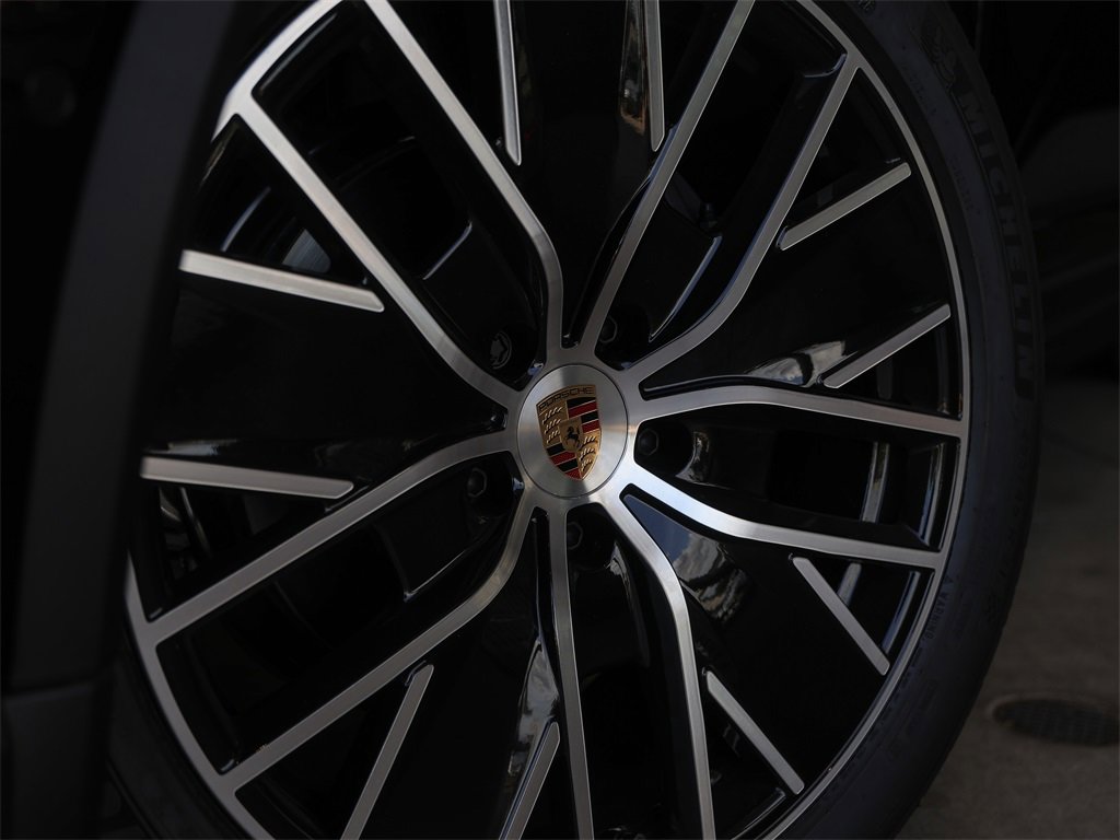 New 2025 Porsche Macan 4 Electric image 12