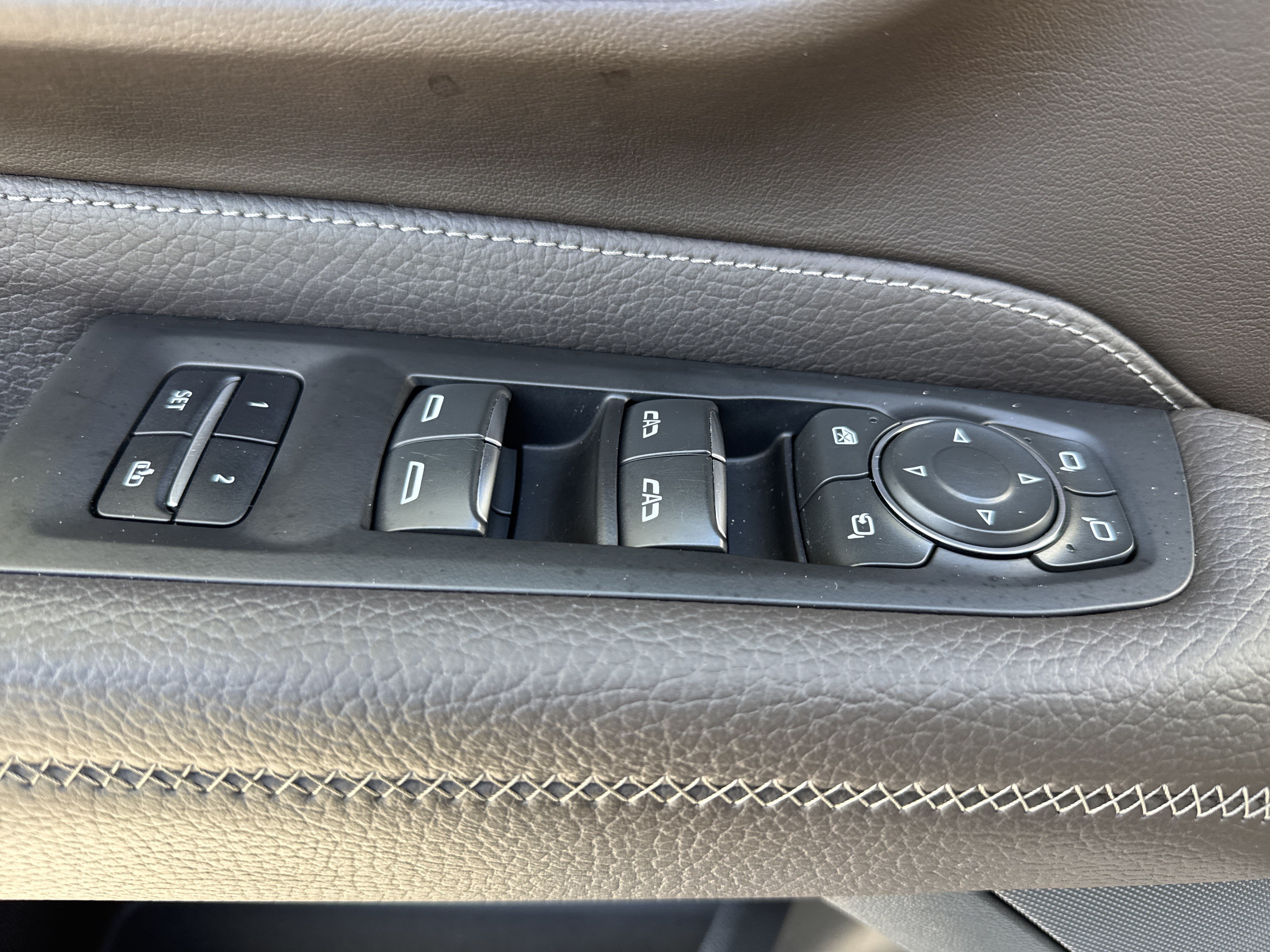 Used 2023 GMC Yukon Denali AWD/4WD image 14