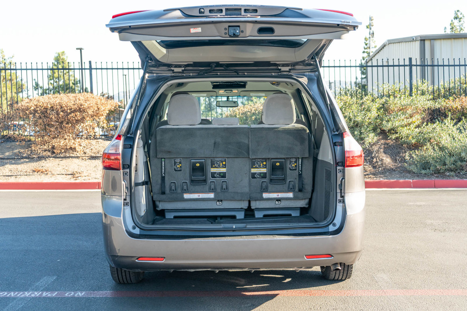 Certified 2017 Toyota Sienna LE w/ Cargo Management Package FWD image 23