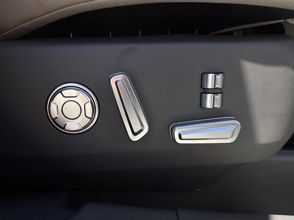 Used 2024 Lincoln Nautilus Reserve w/ Equipment Group 203A image 26