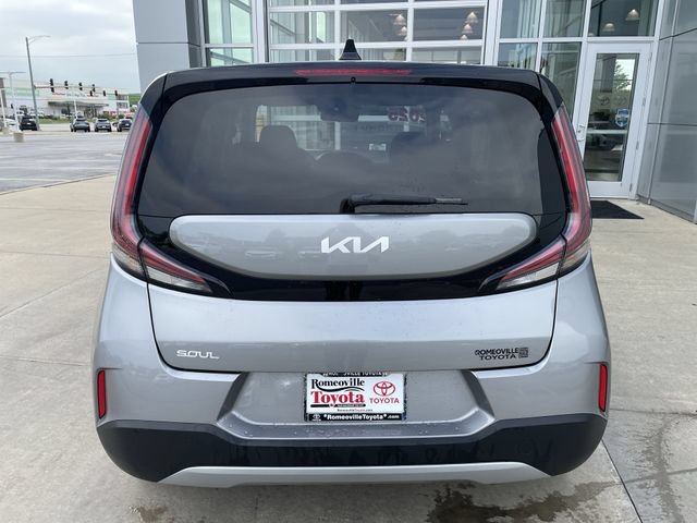 Used 2025 Kia Soul LX w/ LX Technology Package FWD image 32