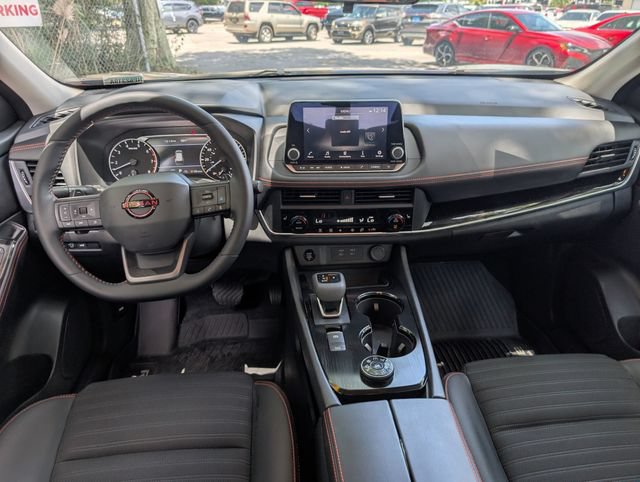 Used 2025 Nissan Rogue SV AWD/4WD image 26