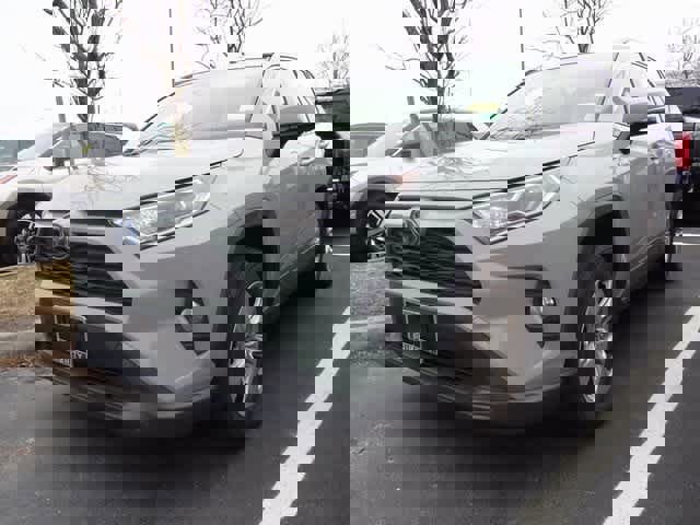 Used 2020 Toyota RAV4 XLE image 1