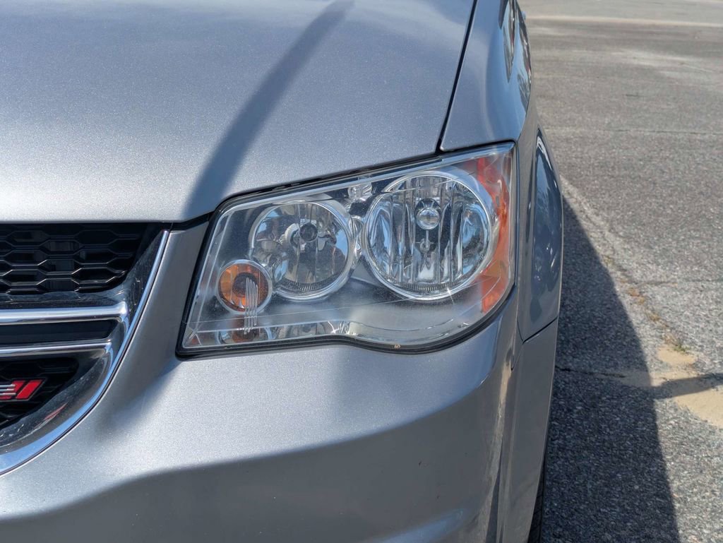 Used 2019 Dodge Grand Caravan SXT image 10