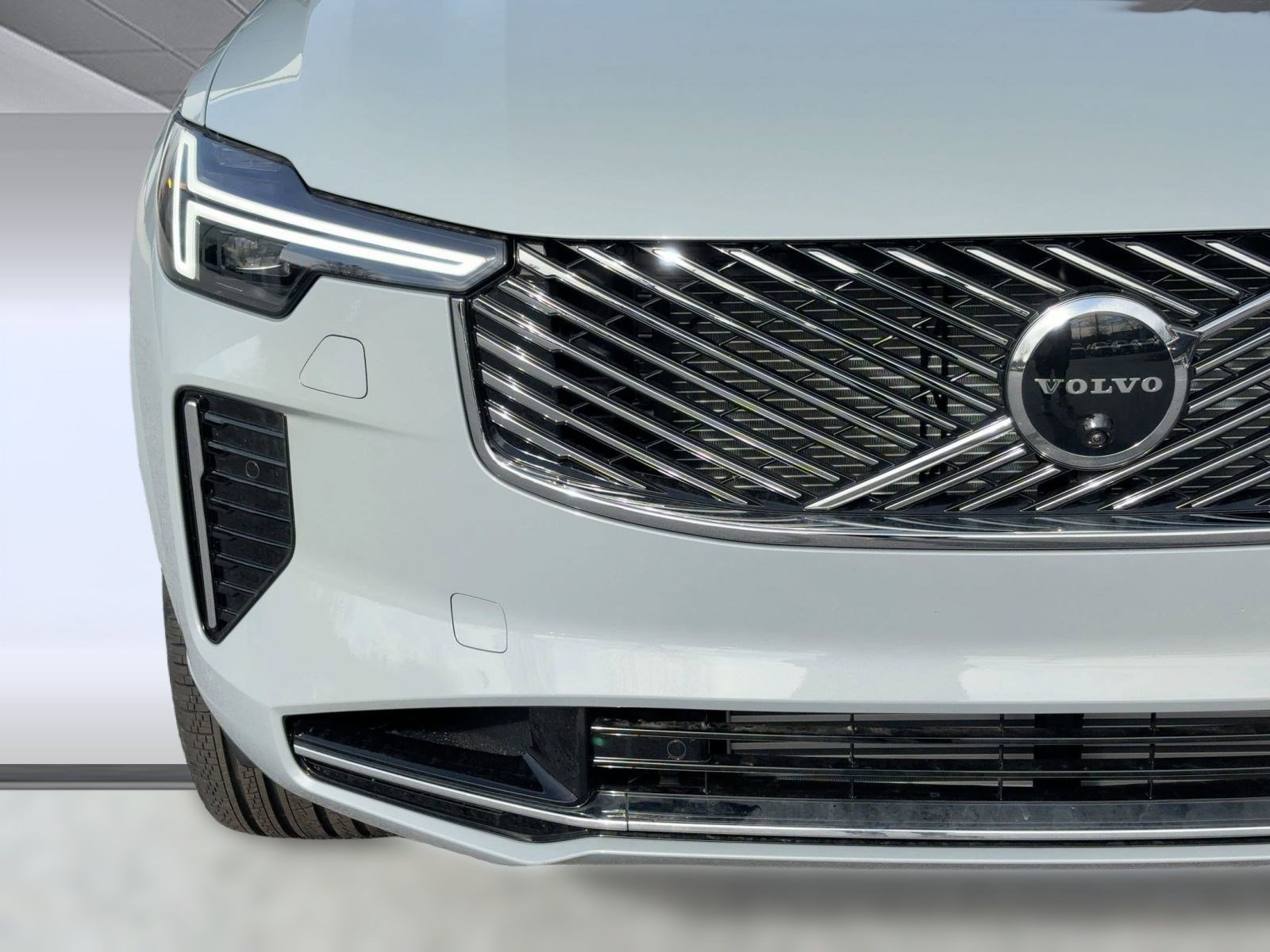 New 2026 Volvo XC90 T8 Plus w/ Protection Package Premier image 28