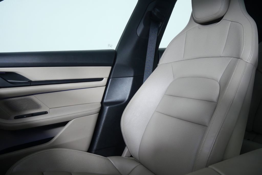 Used 2022 Porsche Taycan image 30