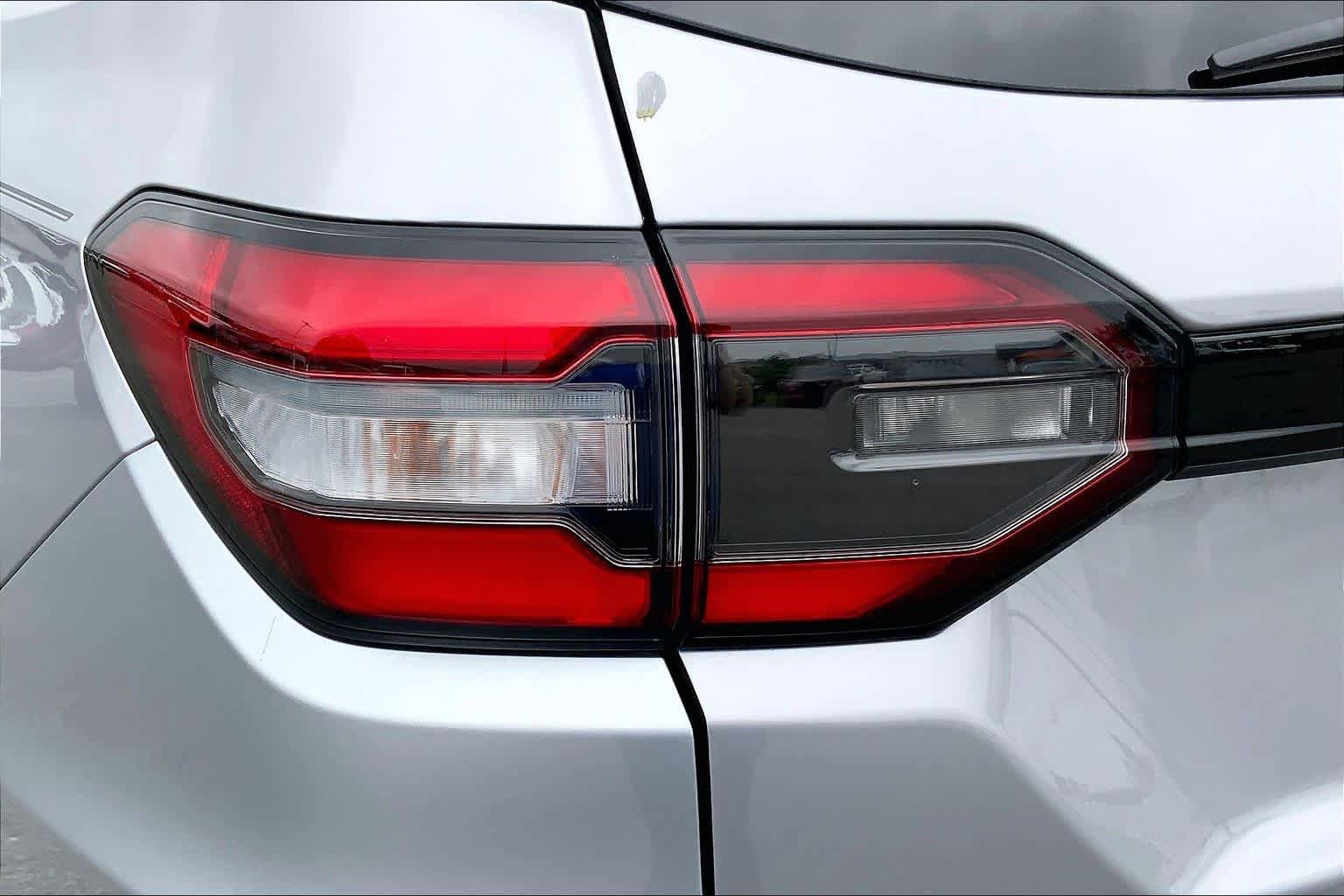 Used 2025 Honda Pilot TrailSport image 29