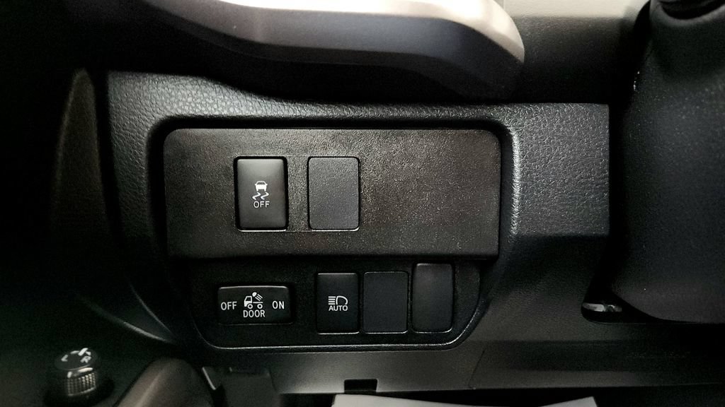 Certified 2022 Toyota Tacoma SR5 AWD/4WD image 32