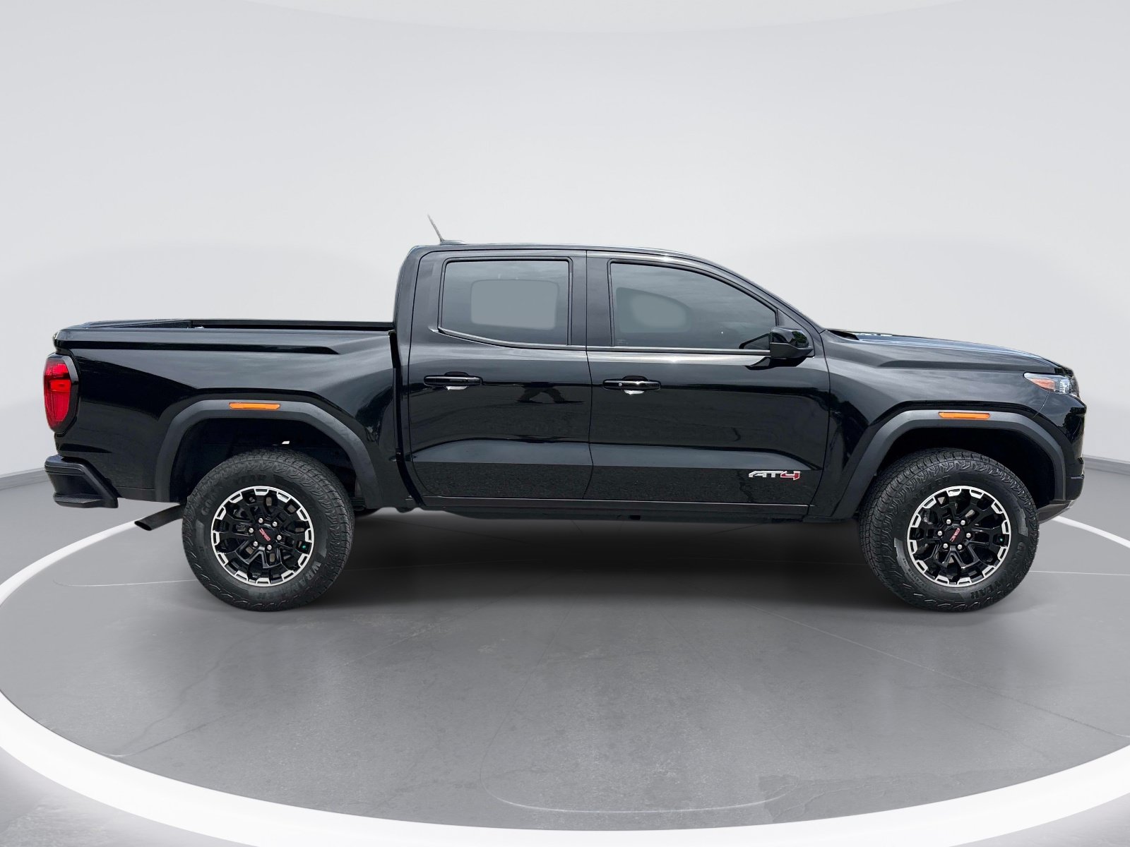 Certified 2026 GMC Canyon AT4 w/ AT4 Premium Package AWD/4WD image 9