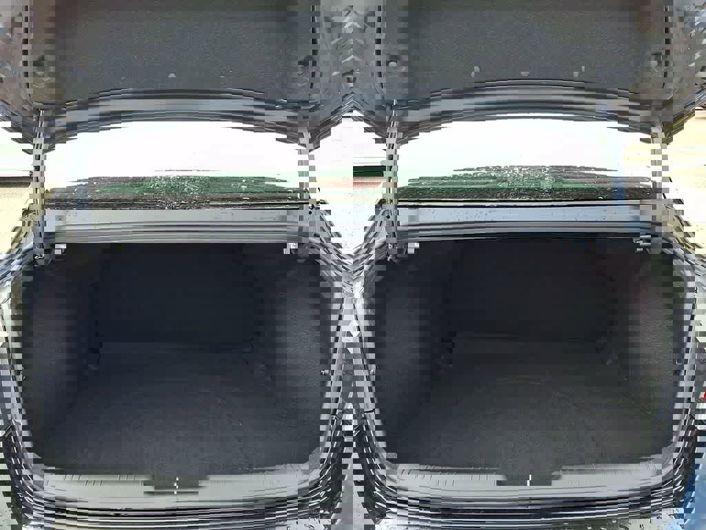 Certified 2025 Hyundai Elantra Sport image 29