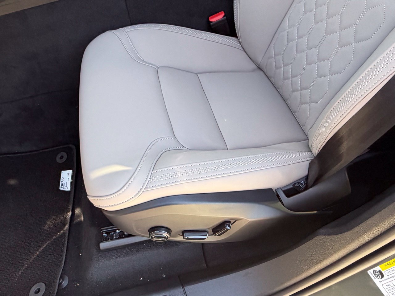 New 2027 Volvo XC60 B5 Plus AWD/4WD image 24