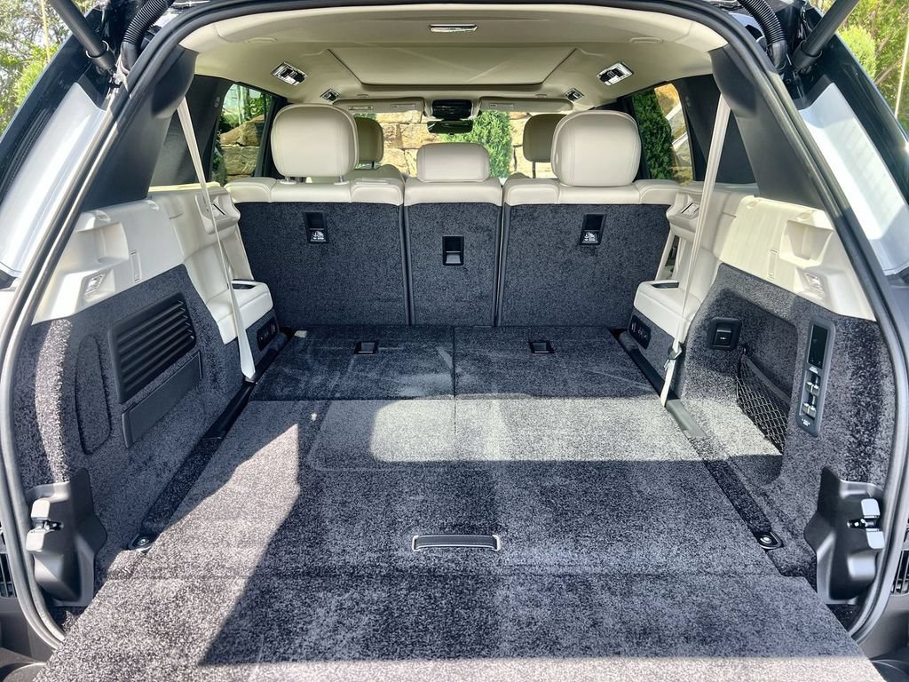 New 2026 Land Rover Range Rover Long Wheelbase SE AWD/4WD image 18