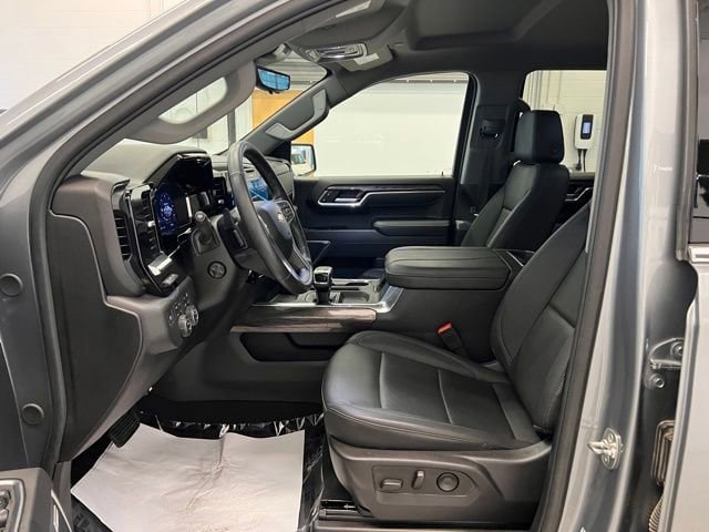 Used 2025 Chevrolet Silverado 1500 LTZ w/ Technology Package AWD/4WD image 18