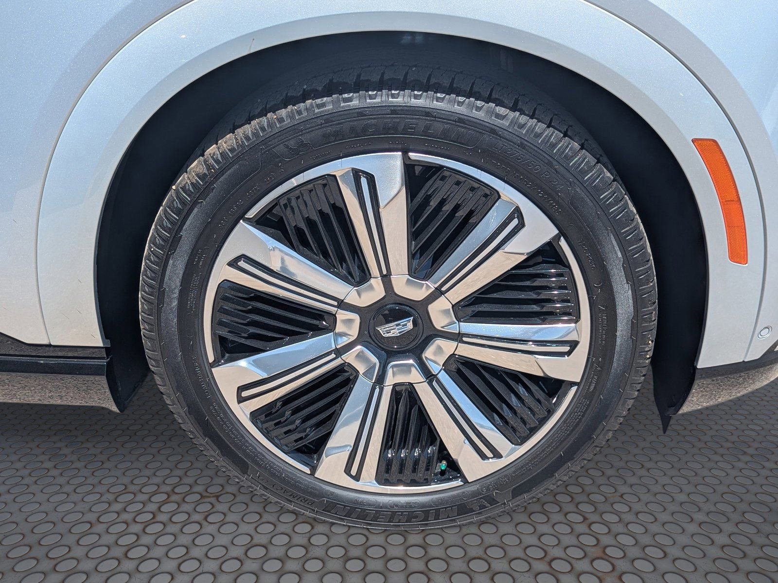 Certified 2025 Cadillac Escalade IQ Luxury 2 AWD/4WD image 7