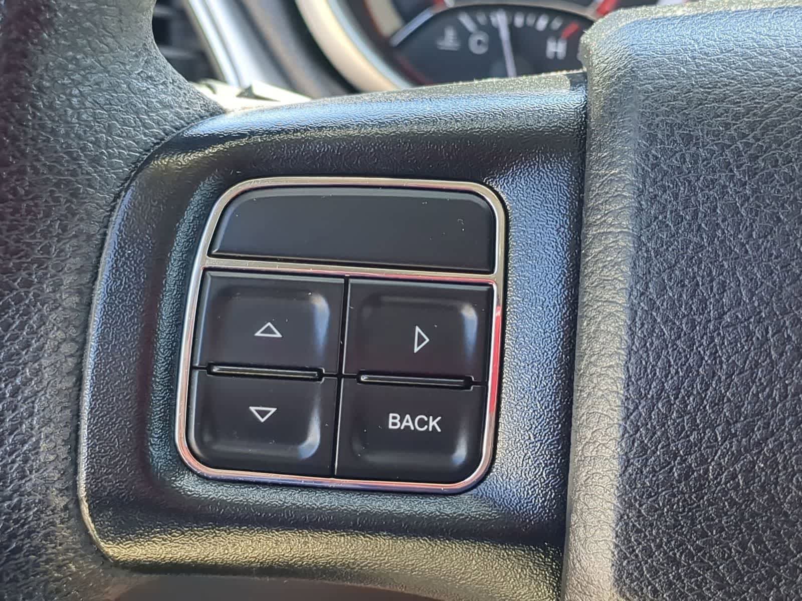 Used 2019 Dodge Journey SE FWD image 23