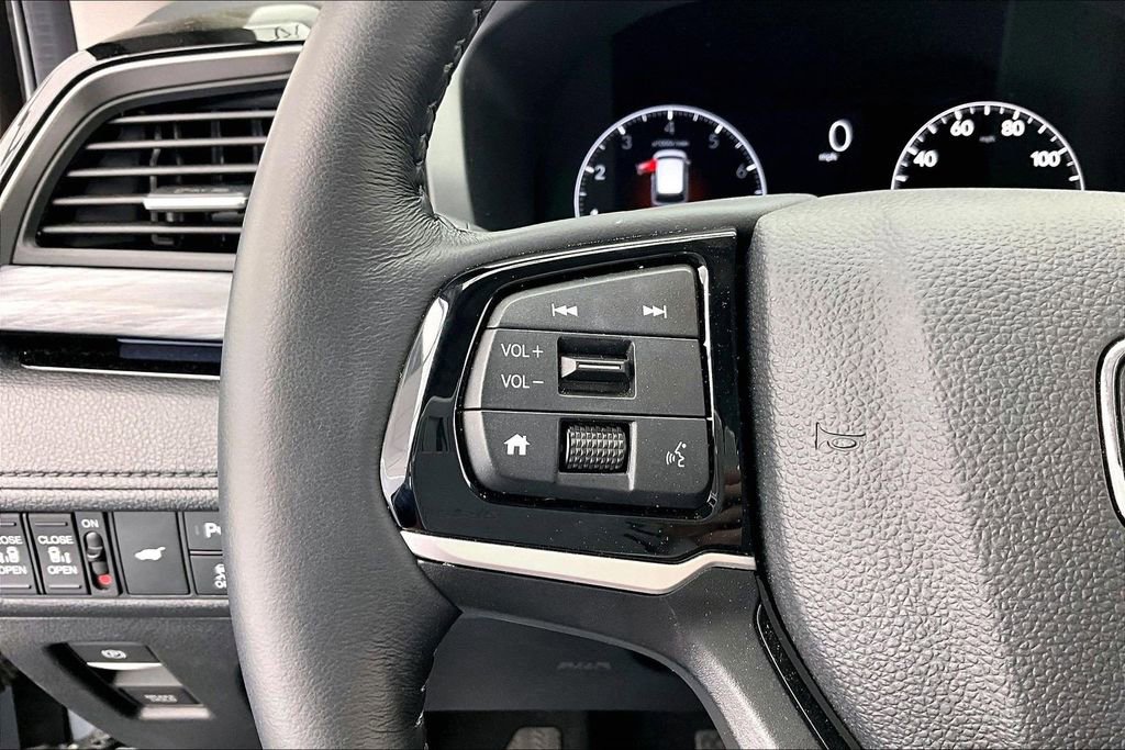 Used 2025 Honda Odyssey Elite image 18