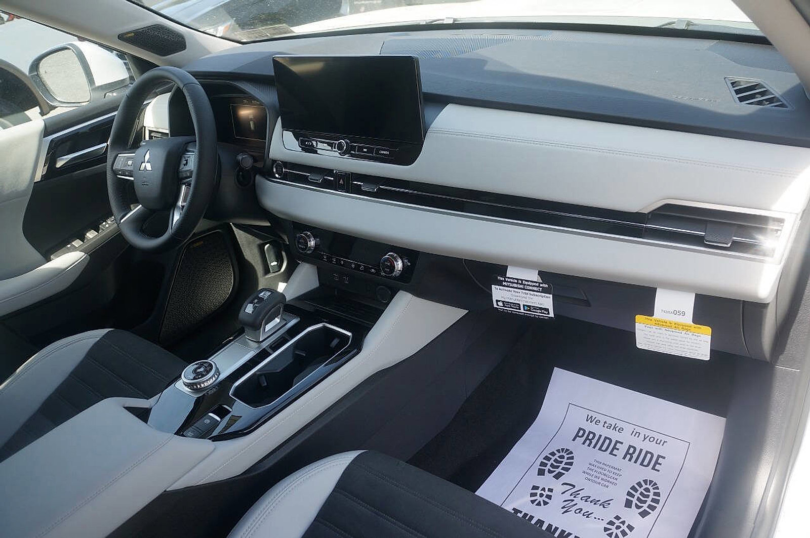 New 2025 Mitsubishi Outlander SE image 22