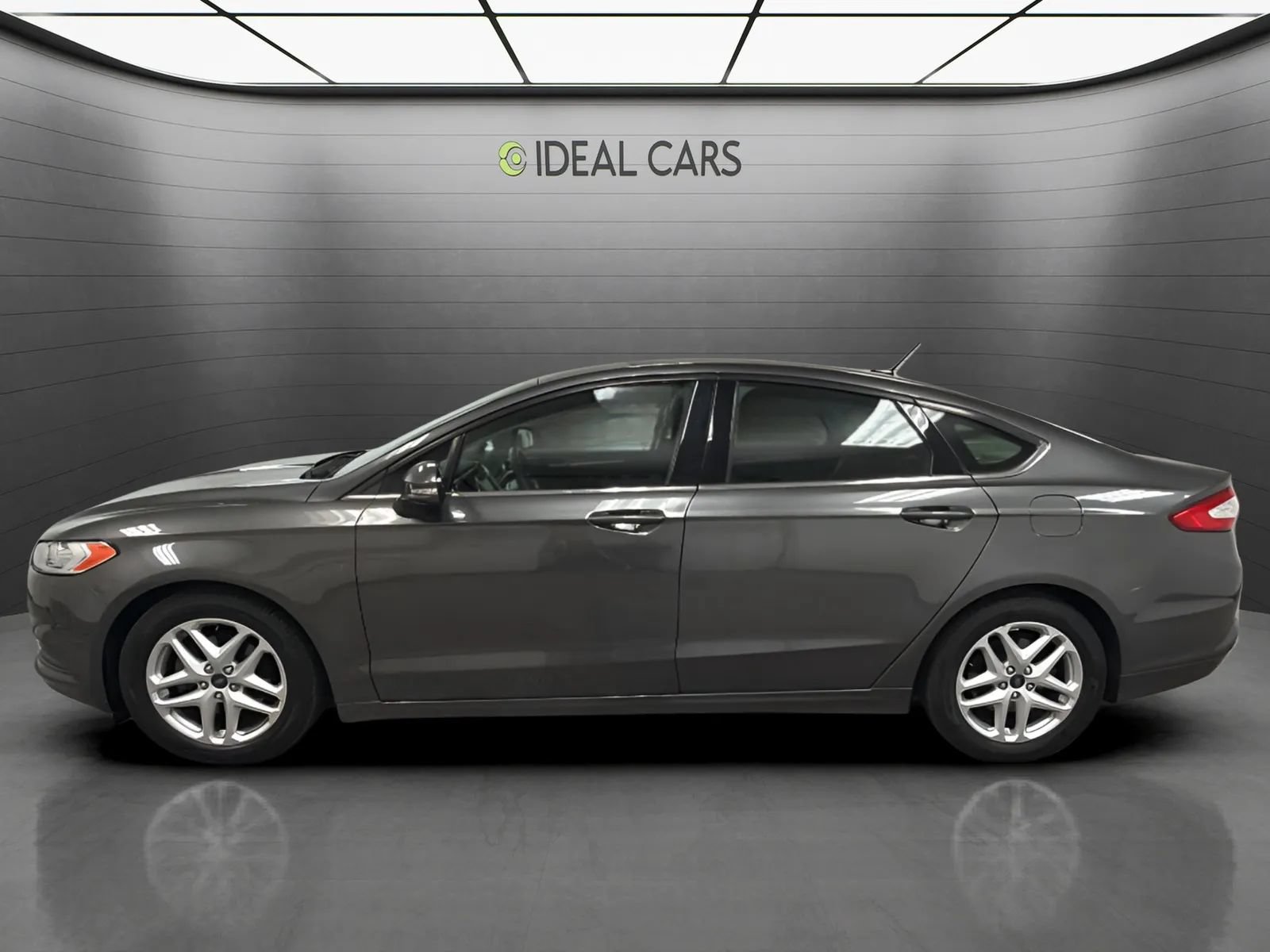 Used 2016 Ford Fusion SE FWD image 8