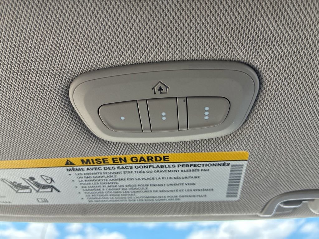 Used 2023 Chrysler Pacifica Limited FWD image 15