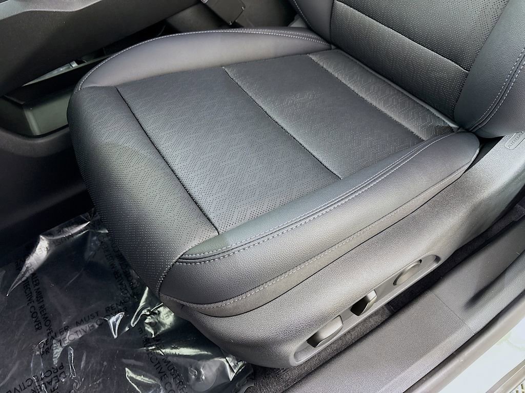 Used 2026 Chevrolet Equinox LT w/ Convenience Package II image 20