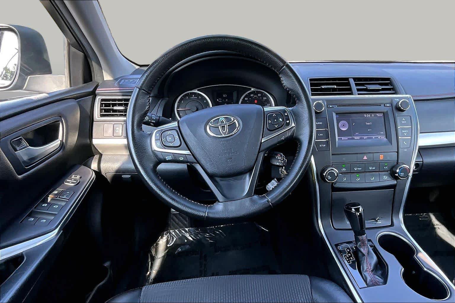Used 2017 Toyota Camry SE FWD image 6