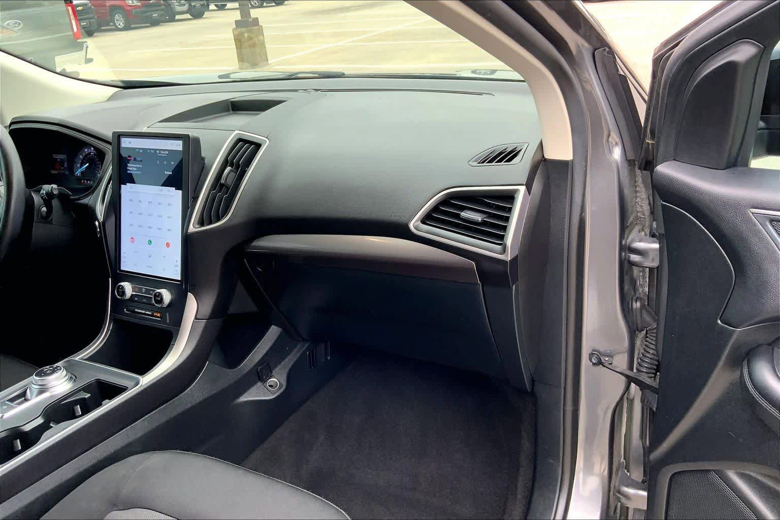 Used 2024 Ford Edge SE w/ Black Appearance Package AWD/4WD image 16