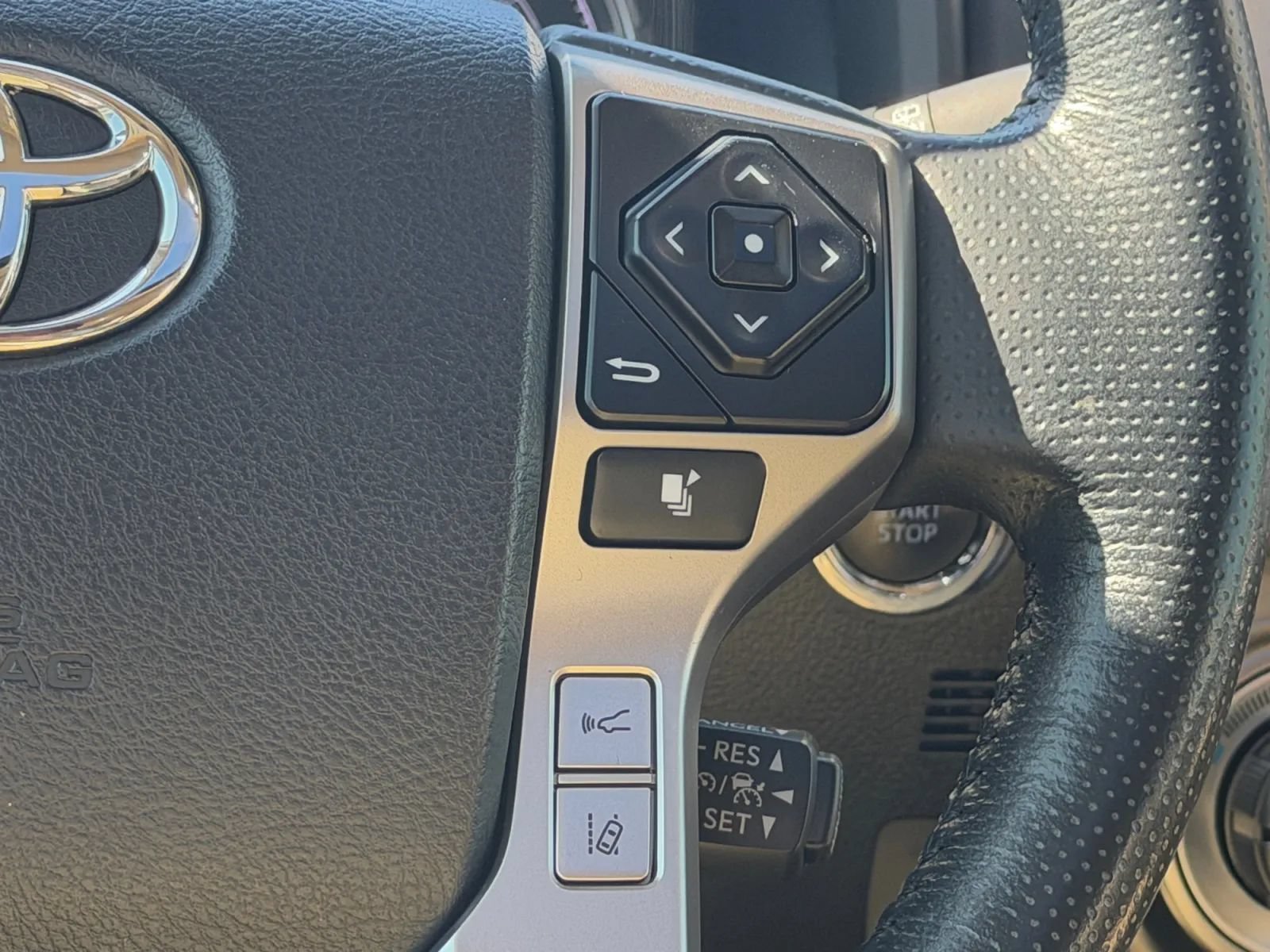 Used 2024 Toyota 4Runner Limited RWD image 21