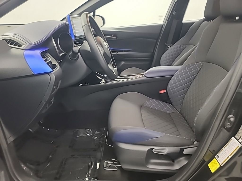 Used 2020 Toyota C-HR XLE image 23