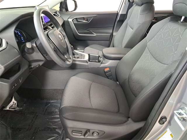 Used 2025 Toyota RAV4 XLE image 19
