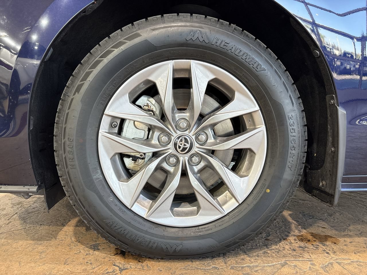 Certified 2021 Toyota Sienna LE FWD image 10