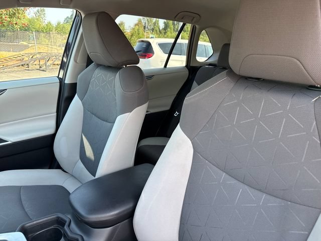 Used 2021 Toyota RAV4 XLE w/ XLE Grade Weather Package AWD/4WD image 27