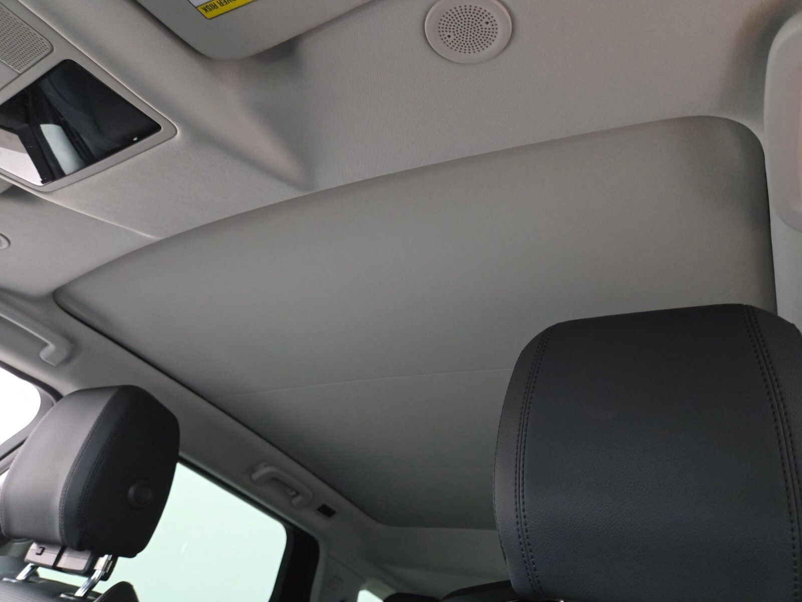 Used 2023 Land Rover Discovery Sport SE AWD/4WD image 12