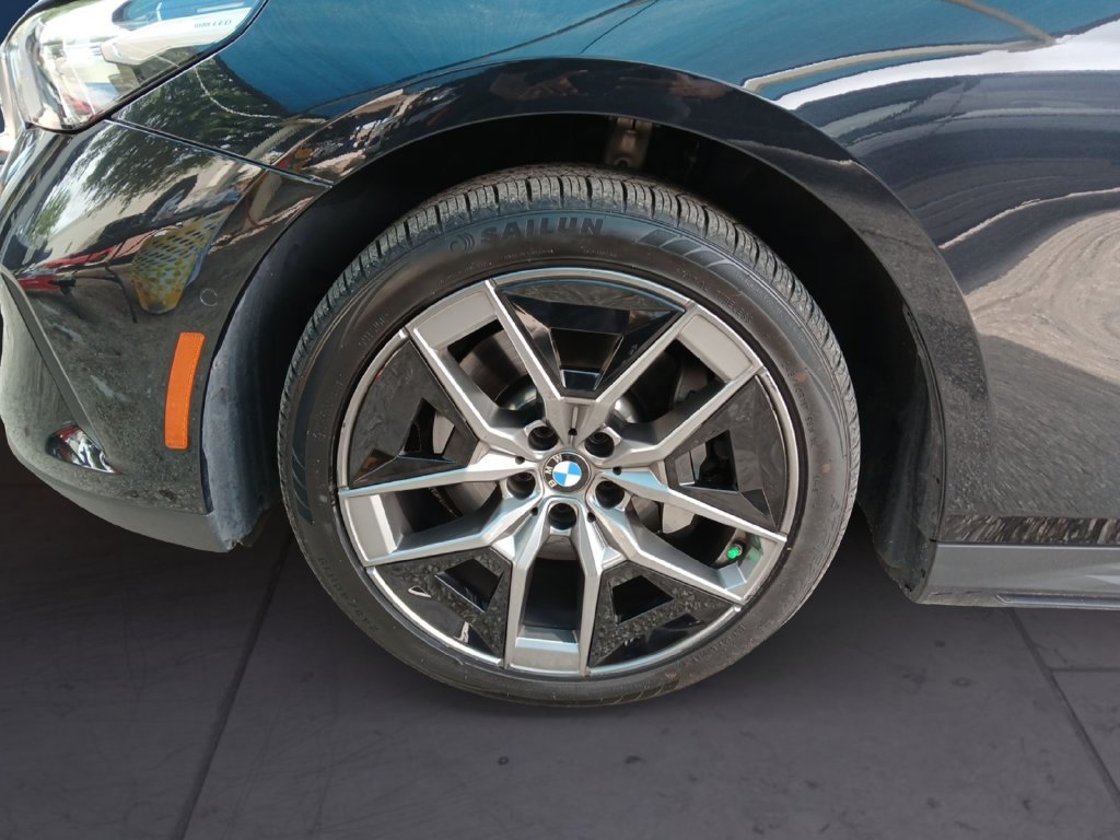 Used 2026 BMW 530i xDrive AWD/4WD image 9
