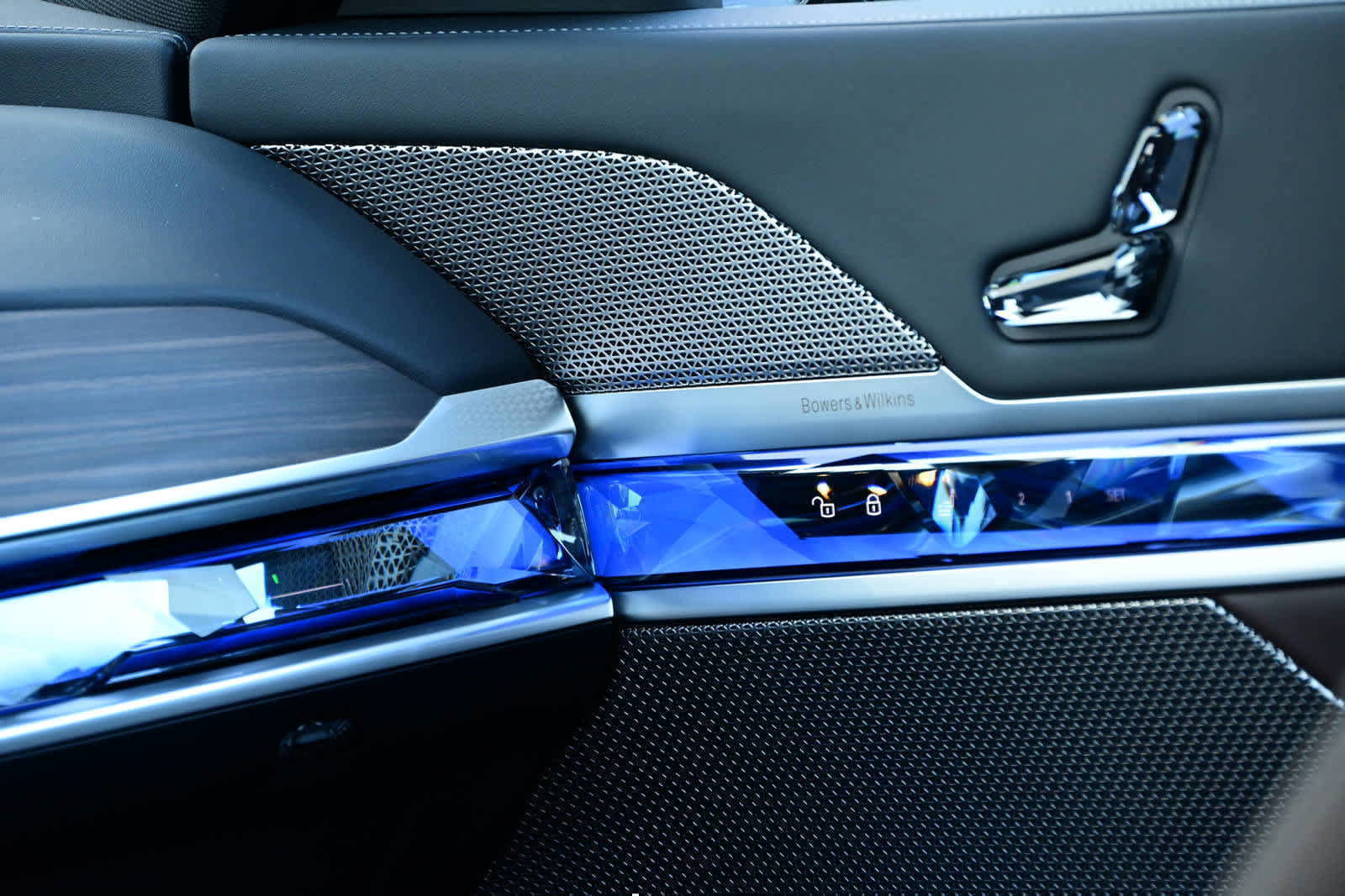 Used 2025 BMW 740i image 15